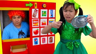 Jannie Pretend Play with Vending Machine Toy Story for Kids [upl. by Cooke]