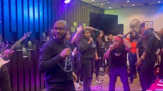 ENERGETIC POWERFUL AFRICAN PRAISE MEDLEY WITH EMEKASONGSZ TheLOGICChurch MAINLAND [upl. by Aramenta866]