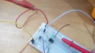 circuito comparador de voltajes Opam LM741 [upl. by Gudrin]