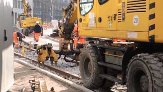 Bagger Liebherr Rüttler für Schotter im Gleisbau [upl. by Sharona]