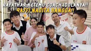 COACH SHIN TAE YONG MAMPIR KE ANDARA BUAT NGELATIH RAFATHAR MAIN BOLA RAFATHAR FULL SENYUM [upl. by Stryker]