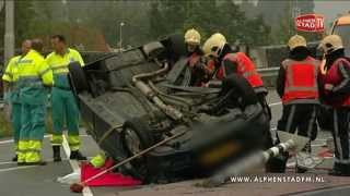 Auto over de kop vlakbij Hefbrug [upl. by Manbahs]