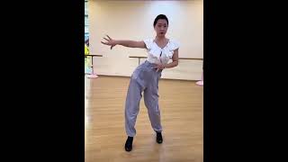 Samba dancing dancer 后退botafogo两种手位 [upl. by Enywtna]