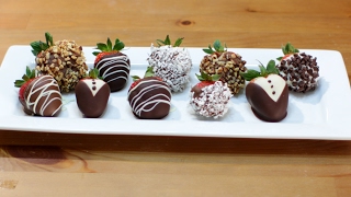 How to make Chocolate Covered Strawberries  Easy Chocolate Covered Strawberries Recipe [upl. by Airalednac]