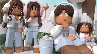 Our WINTER MORNING ROUTINE SNOWBALL FIGHT  Roblox Bloxburg Bilingual Roleplay [upl. by Saravat]