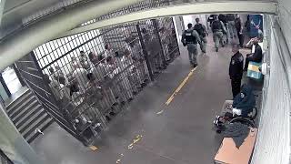 Inmates in Chicago clap for accused cop killer in jail [upl. by Eveline835]