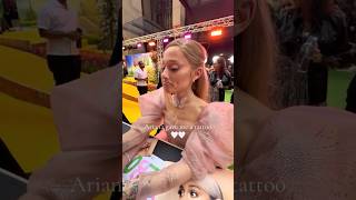 Ariana Grande DRAWS tattoos for fans at wicked premiere [upl. by Audrey]