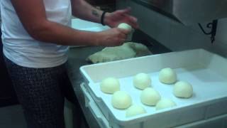 PREPARAZIONE PANETTI DI PIZZA [upl. by Jacobs]