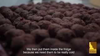 How to Make Potato Chocolate Truffles Spanish  Español [upl. by Nappie]