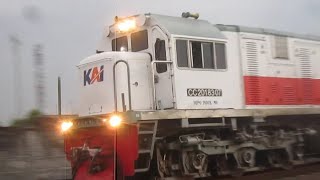 Bertemu Lokomotif Bader Kereta Api Senja di Cepu Blora [upl. by Zurek358]