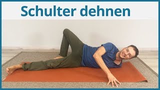 Schulter dehnen ✅ 3 YogaÜbungen im Liegen [upl. by Selim]