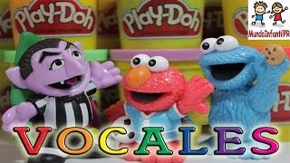 Play Doh  Aprendiendo las vocales en español con Cookie Monster Elmo y Plaza Sesamo [upl. by Ardnossac907]