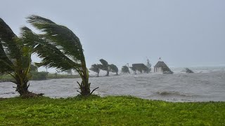 Le cyclone tropical Belal frappe l’Île Maurice [upl. by Ahsiemak]