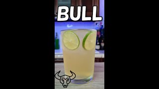 🍺¿Cómo Preparar EL BULL 🐮  Delicioso Coctel con Ron y Cerveza  Drinkiando Short [upl. by Aicenek]