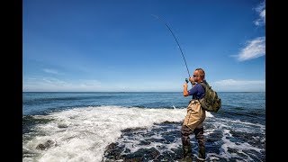 Visblad TV  zeebaars vanaf het strand met kunstaas [upl. by Stefanac]