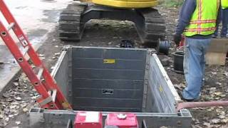 Aluminum Trench Box Installation  Build a Box Trench Shield  TrenchTech Inc Shoring Solutions [upl. by Idahs]