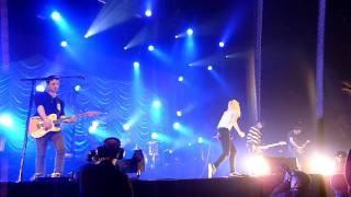 Paramore  Brick By Boring Brick HD London Wembley Arena 18122009 [upl. by Nap977]