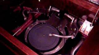 1928 Fats Waller on the Organ amp Louisiana Sugar Babes Victor 1035 record changer victrola [upl. by Etom184]