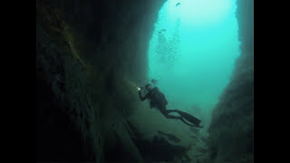 Plonger du Bord N°3857 quotLa grotte de Callelonguequot Marseille [upl. by Annaeirb740]