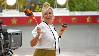 ZDF Fernsehgarten Andrea Kiewel im Notfallstudio plötzlich zu Tränen gerührt [upl. by Nairrot]