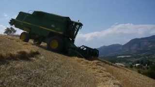 Moisson de lextreme JOHN DEERE 2254 Descente et remontée dun mur [upl. by Berghoff]