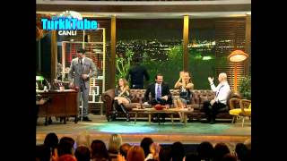 Beyaz Show  Ertem Şener Rüştüyü Öpüp Gidince Atalay Espriyi Patlatıyor 29032013 [upl. by Eednas]