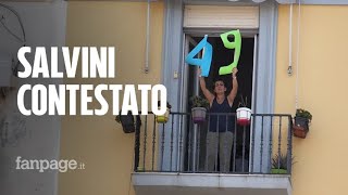 Salvini contestato a Napoli con un 49 dal balcone quotVergogna dove sono i nostri soldiquot [upl. by Herbert]