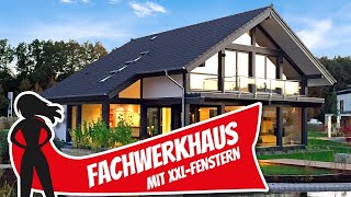 Modernes Fachwerkhaus mit riesigen XXLFenstern von Meisterstück Haus  Haustour  Hausbau Helden [upl. by Eillam622]