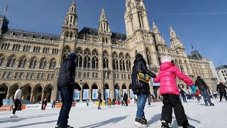 A Vienne le Danube gelé crée des conditions idéales pour le patin à glace [upl. by Gelya]