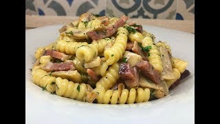 FUSILLI CON FUNGHI E SPECK  CUCINANDOMELAGODO [upl. by Honniball251]