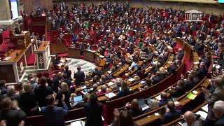 quotOn est là on est làquot des députés entonnent un chant des gilets jaunes à lAssemblée [upl. by Lilithe]