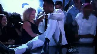 Miguel kicks two girls in the face at 2013 Billboards Music Awards ORIGINAL [upl. by Gairc189]