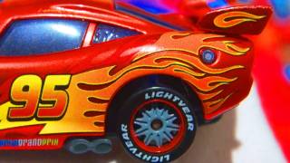 Disney CARS 2 Lightning McQueen Metallic Finish Toys R Us Exclusive Disney Pixar Toy Review Mattel [upl. by Beghtol]