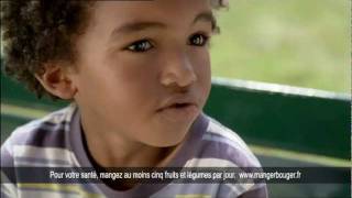 Pub KINDER CHOCOLAT FOOT Sabrina Berton [upl. by Cadmar]