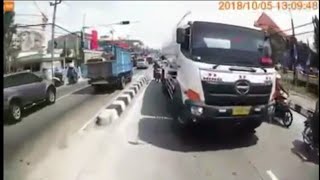 Bad Driving Indonesian Compilation 21 Dash Cam Owners Indonesia [upl. by Kiri]