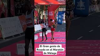 Gran gesto de Ricardo Rosado en el Maratón de Málaga maraton malaga gesto rosado running [upl. by Malliw864]