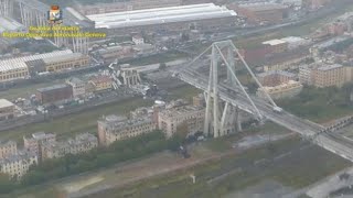 Il video del crollo del ponte Morandi a Genova e le immagini dall’alto [upl. by Lorette]