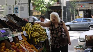 quotSe viene lo peorquot pensionada prevé mayor inflación en Argentina tras paquete económico de Milei [upl. by Etteloiv]