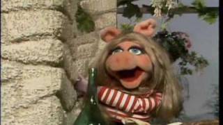 Muppet Show Miss Piggy  Never on Sunday s3e09 [upl. by Yul]