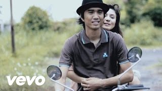 Sheila On 7  Pasti Ku Bisa Video Clip  Ori [upl. by Navert]