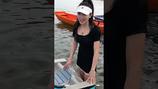 Girl teaches you how to play with an electric karting boat [upl. by Watters]