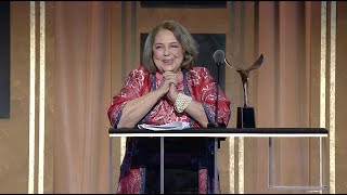 Jean Smart presents the WGAWs 2024 Paddy Chayefsky Laurel Award to Linda Bloodworth Thomason [upl. by Fuhrman]