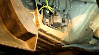 L322 Range Rover  How To Depressurize Air Springs [upl. by Austina391]