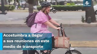 Con 7 velocidades y plegable esta es la bici de Xóchitl Gálvez con la que llegó a su registro [upl. by Akinorev115]