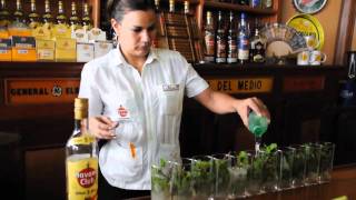 Salsa en La Bodeguita del Medio en Habana [upl. by Ahsirhcal]