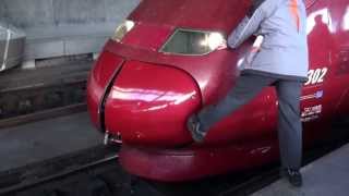 20111210 Thalys Beautiful kickassisted coupling operation at Brussels South Station THA 9318 [upl. by Eniawd734]