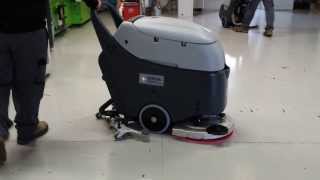 NILFISK SC400 VERSUS NILFISK SC 450 cleaningmachinesie [upl. by Bridie]