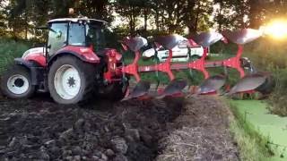 Steyr Multi 4115 met vogel amp noot 4schaar ploeg [upl. by Ariec]