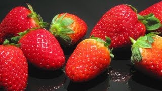 Rotting Strawberry TimeLapse  Erdbeeren im Zeitraffer [upl. by Pietrek]