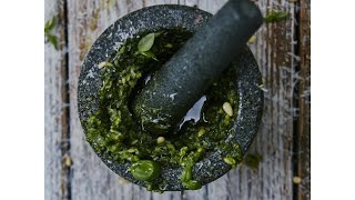 Zelfgemaakte pesto Zo doe je dat Kan niet mislukken  recept Pasta Pesto alla Genovese [upl. by Rao124]